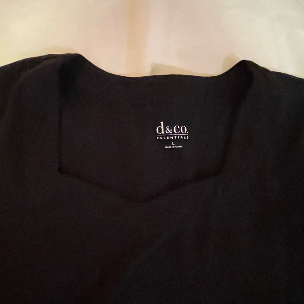 D&Co Essentials- Sweetheart Neckline Black Short Sleeve Tee Sz. L -EUC
